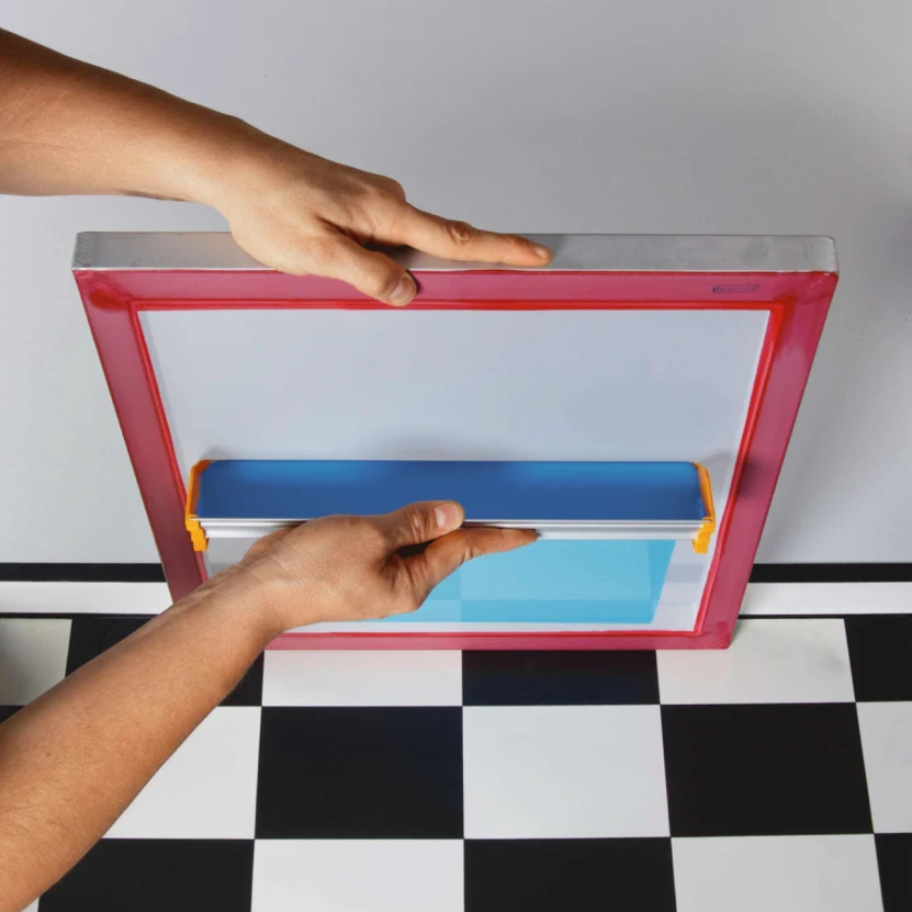 applying emulsion to the screen